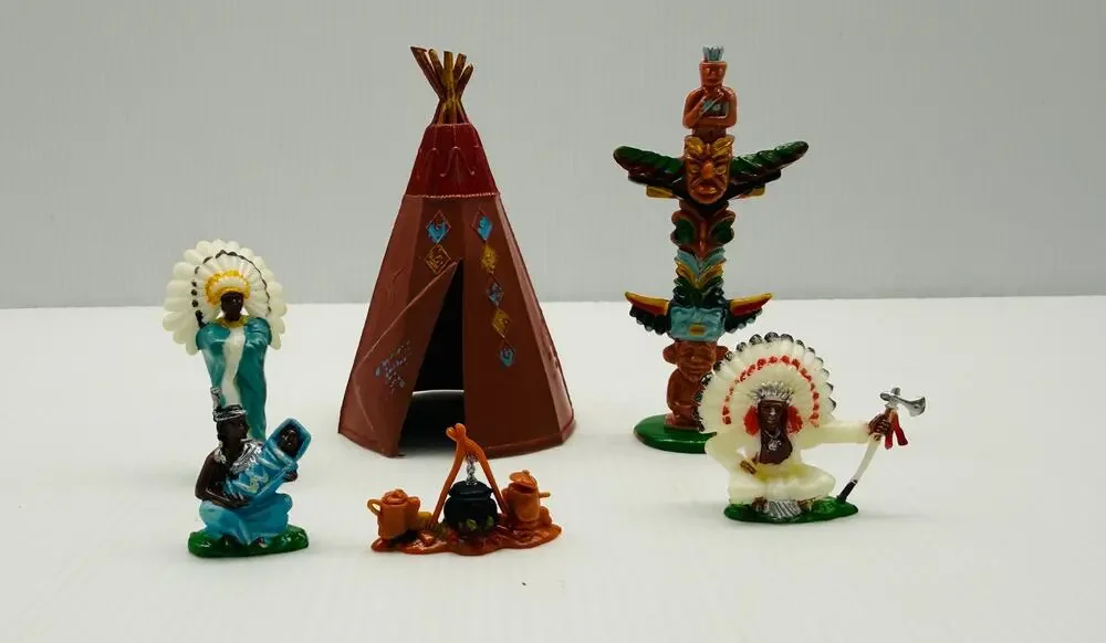 Vintage Wilton Hong Kong Plastic Cake Topper Native American Chief Set